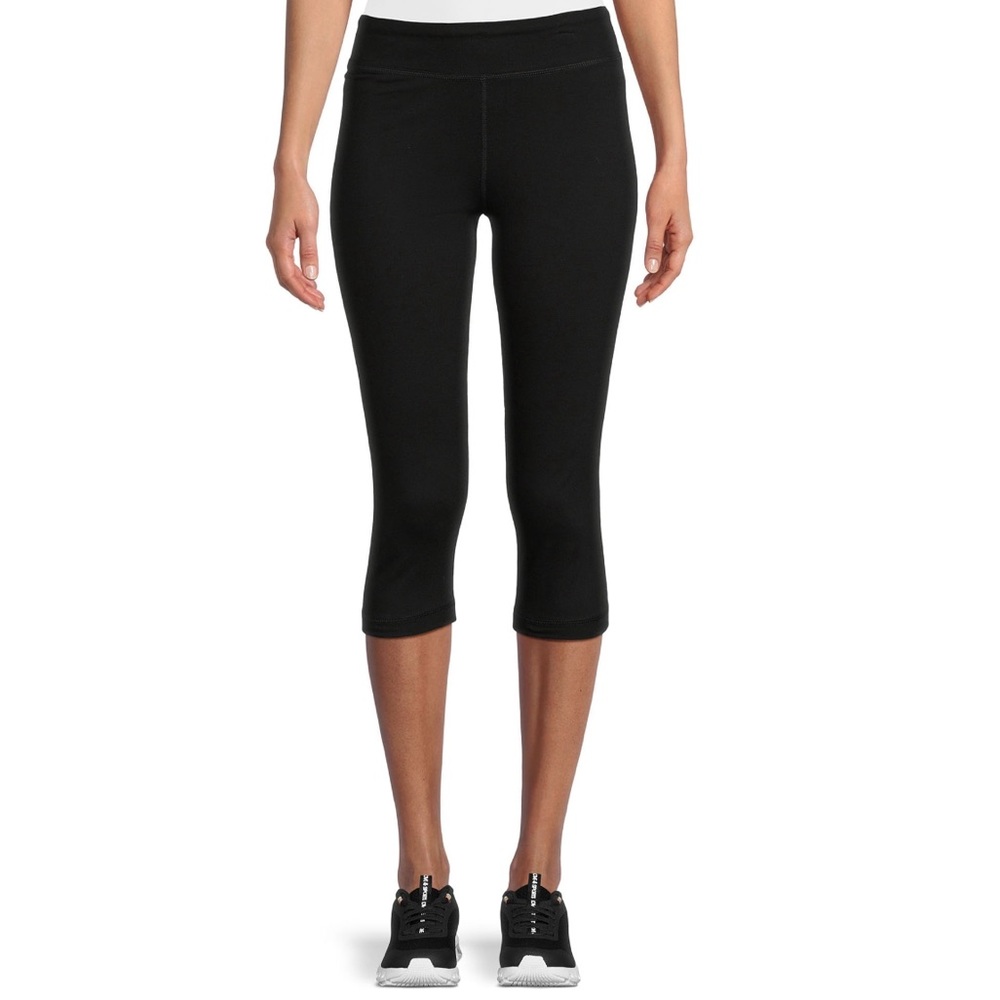 5 black capri leggings. Size xl